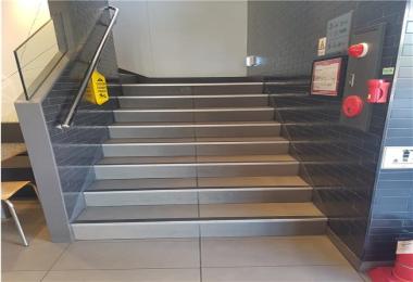 2층 계단